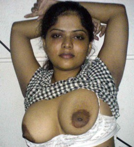 bhabhi nude showing boobs xx