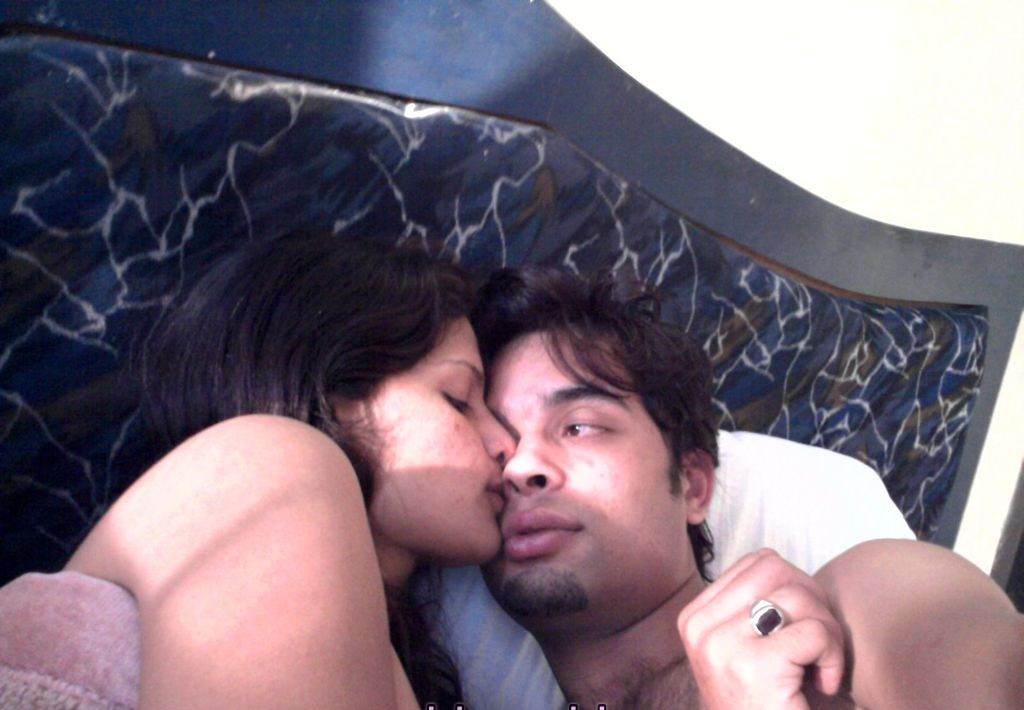 Desi Young College School Couple Having Sex - photo 7
