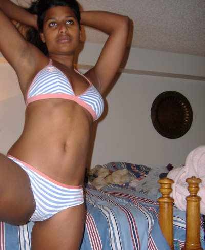 indian Bhabhi Naked selfie On Bed Showing bra - photo 4
