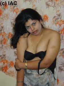 mallu aunty striping her bra