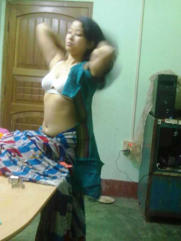 sexy Young Indian Girl putting off Her Bra And Panty Posing Naked Pics - photo 5