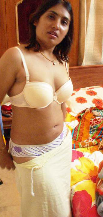 Gorgeous Desi Girls Amateur Nude Pussy Images - photo 4