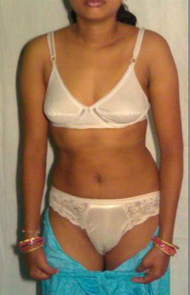 Stunning Desi Girls Hot Revealing Bedroom Photos - photo 9