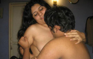 bhabhi enjoy boobs suck