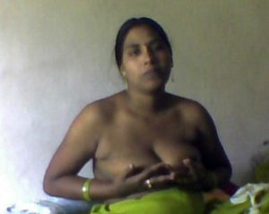 aunty tits naked pic