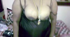 sexy indian aunty boobs