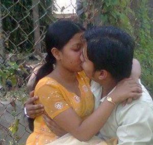 desi village couple liplock leaked sex photograph