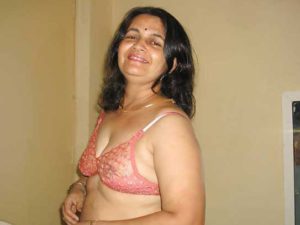 Desi Aunty hot stripping