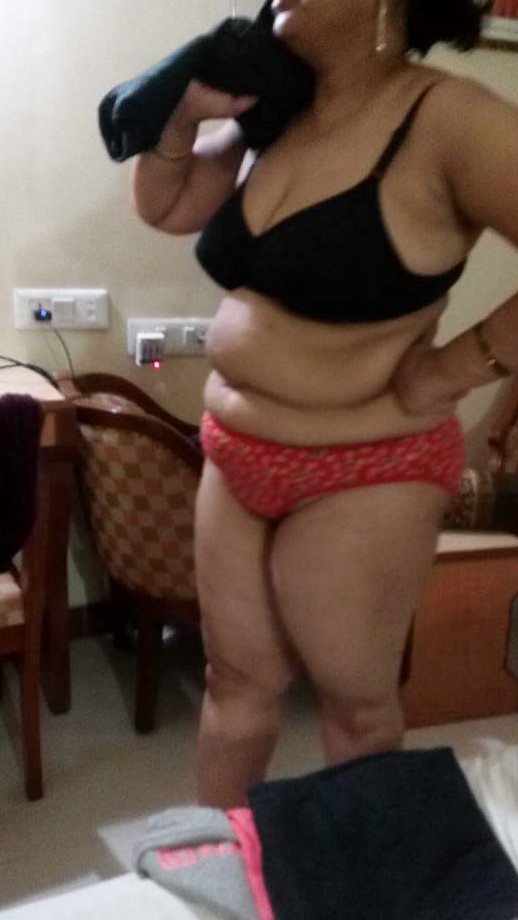 Hot Desi Bahbhi New Leaked XXX Pics - photo 6