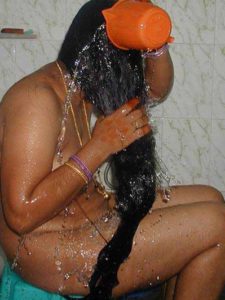 Desi aunty bathing full nude