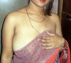 desi indian housewife removing saree