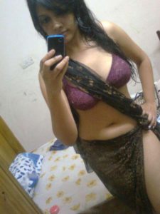 hot indian babe nude selfie