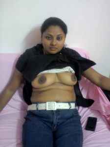 Bhabhi desi boobs pic