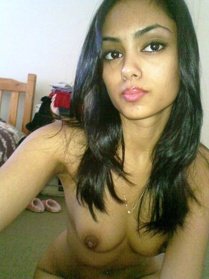 Desi Bhabhi Tits Flaunting Nude Indian Sexy Photos - photo 2