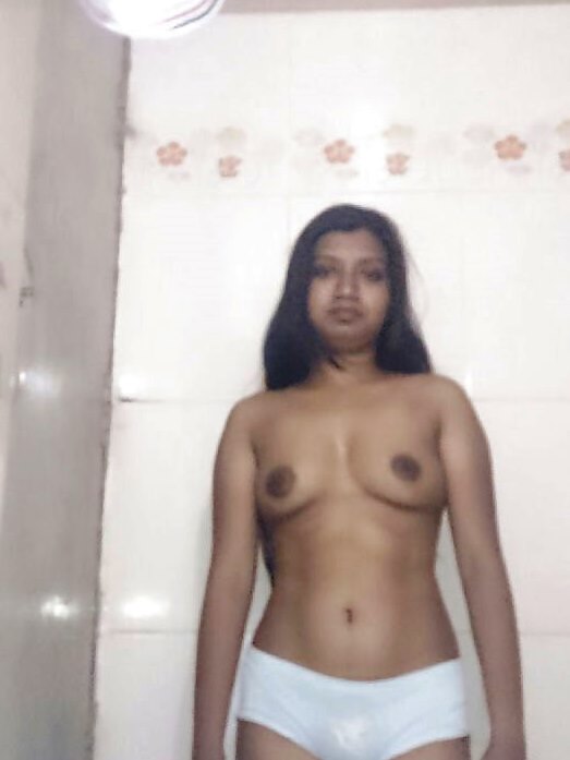 Desi Bhabhi Tits Flaunting Nude Indian Sexy Photos - photo 5