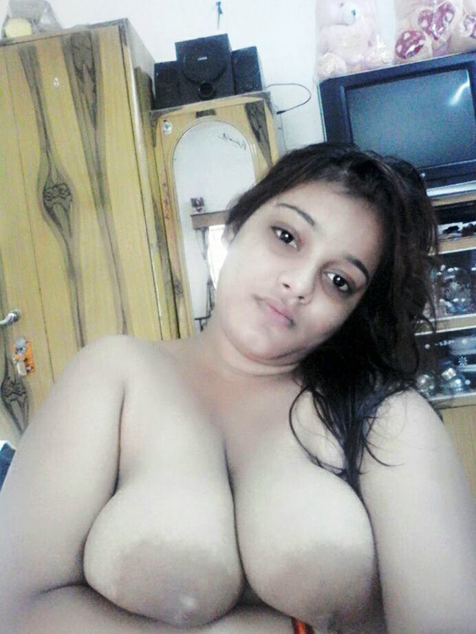 Desi Bhabhi Tits Flaunting Nude Indian Sexy Photos - photo 16