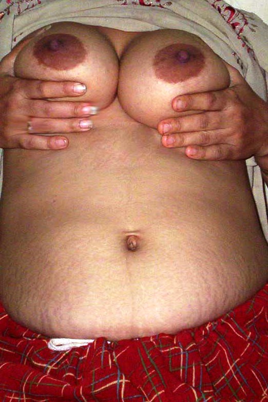 Horny Indian Bhabhi Boobs XXX Images - photo 6