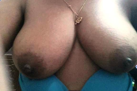 Horny Indian Bhabhi Boobs XXX Images - photo 8