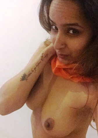 Indian Mature Naked Boobs Desi Hottie XXX Pics - photo 12