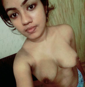 beautiful desi babe with sexy tits
