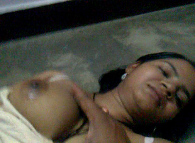 Nude Busty Desi Moms showing boobs XXX Images - photo 30