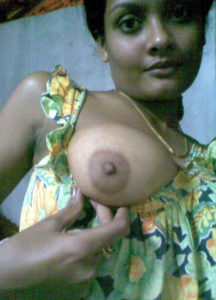 real amateur Indian aunty huge tits