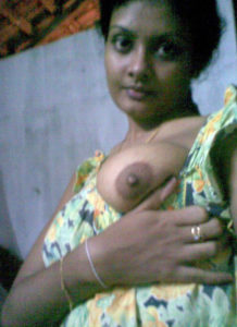 real amateur Indian aunty showing tits