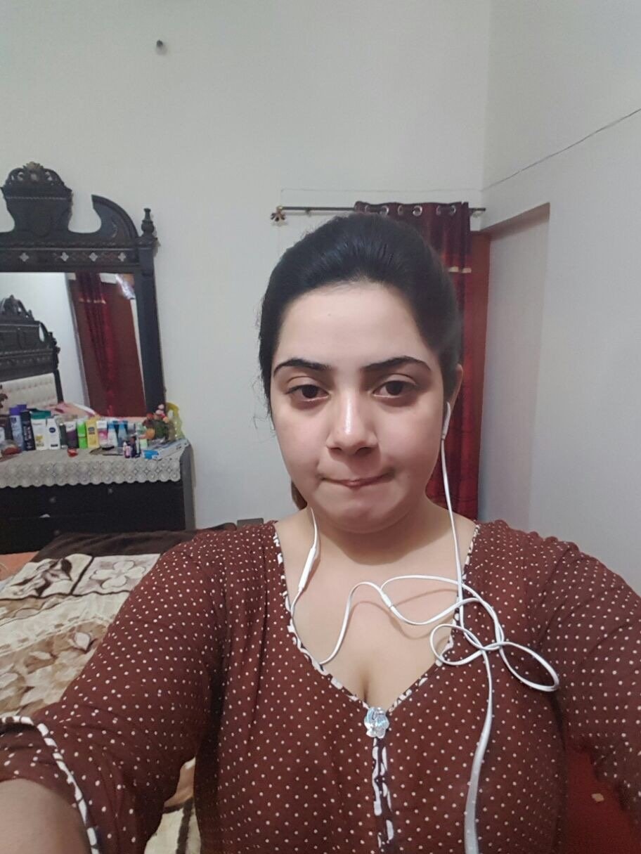 Desi Indian Beautiful Girl Topless Pics Collection