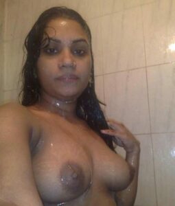 desi naked aunty