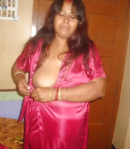 hot desi aunty