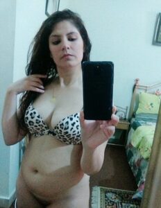 naked indian hindu bhabhi