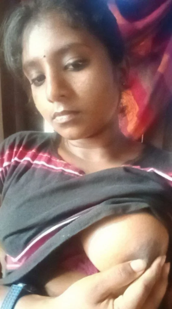 Dark Girlfriend Big Boobs Exposing Selfie Pics